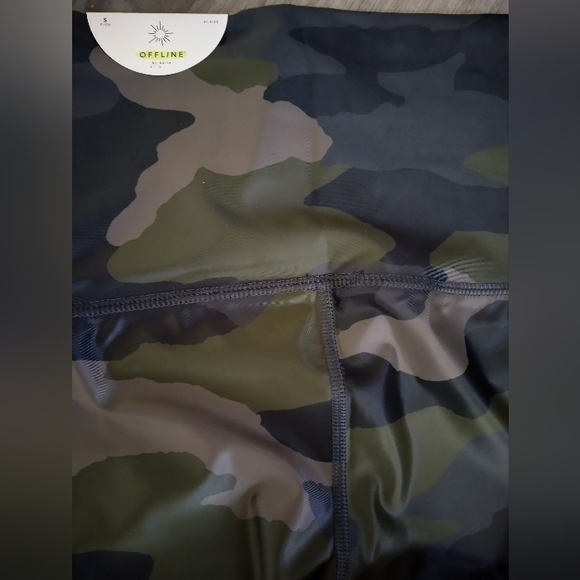 AERIE OFFLINE "REAL ME" CAMO LEGGINGS - Picture 5 of 6